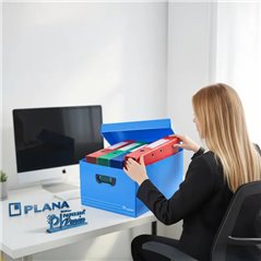 Caja de archivo grande Plana 804 azul en uso en una oficina guardando biblioratos sobre el escritorio — Papelera Damián