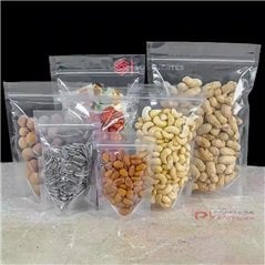 Línea de bolsas doypack transparentes en distintas medidas, cargadas con frutos secos y golosinas