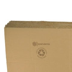 Cajas de cartón corrugado 60x40x40 plegadas y apiladas, material reciclable