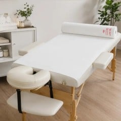 Papel sulfito blanco de 60 cm usado como papel camilla económico en camilla de estética