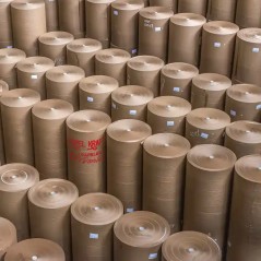Stock mayorista de bobinas de papel kraft en Papelera Damián, Floresta CABA