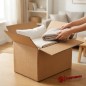Caja de cartón 50x30x30 cargada con ropa de cama y almohadas para mudanza, volumen liviano — SonFuertes Caja de cartón 50x30x30 cargada con ropa de cama y almohadas para mudanza, volumen liviano — SonFuertes
