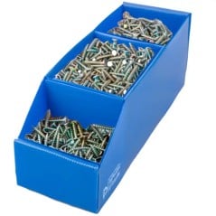 Caja organizadora Nº4 Plana con 3 divisiones azul llena de tornillos y tuercas