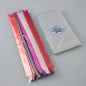 Pack de 100 bolsas de polipropileno cristal 8x30 SonFuertes junto a moños de regalería ya envasados