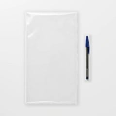 Bolsa de polipropileno 17x30 junto a un objeto de referencia para dimensionar la medida de 17 por 30 cm
