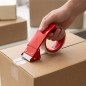Racionador SonFuertes de 48 mm sin mango cerrando una caja de cartón con cinta transparente